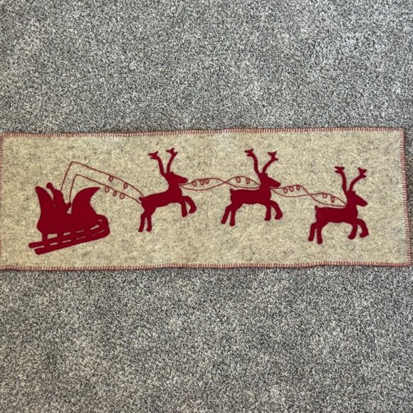 Arcadia Home 100% Wool Holiday Christmas Table Runner Reindeer & Sleigh 16"X45" - Picture 1 of 7